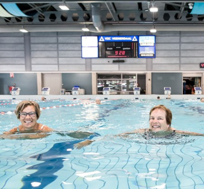 zwemmende dames ticket 700x400px.jpg